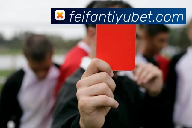 杨鸣被驱逐引发媒体热议其高昂斗志与潜在惩罚成焦点